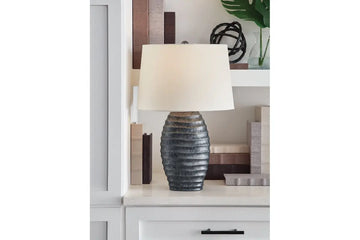 597421729:Caronick Lamp, Styled