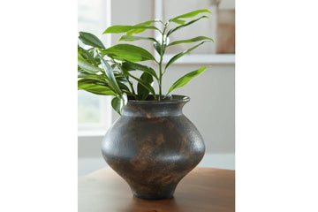 631975681:Laddlow Vase, Styled