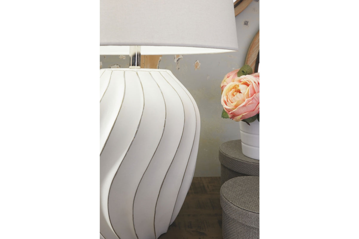 733661529:Hidago Table Lamp in White, Image 3