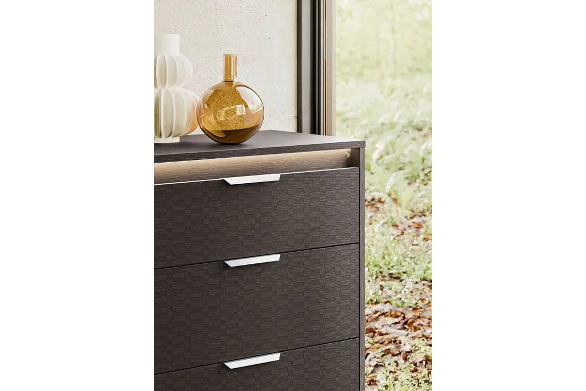 AMY000101:Amy Chest,