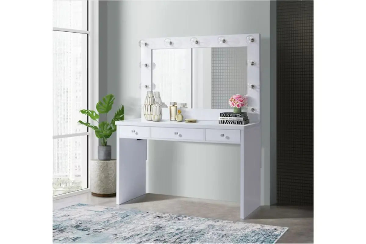 914179646:Ariana Vanity, Styled