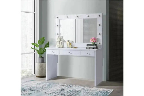 ARIANA000:Ariana Vanity, Styled