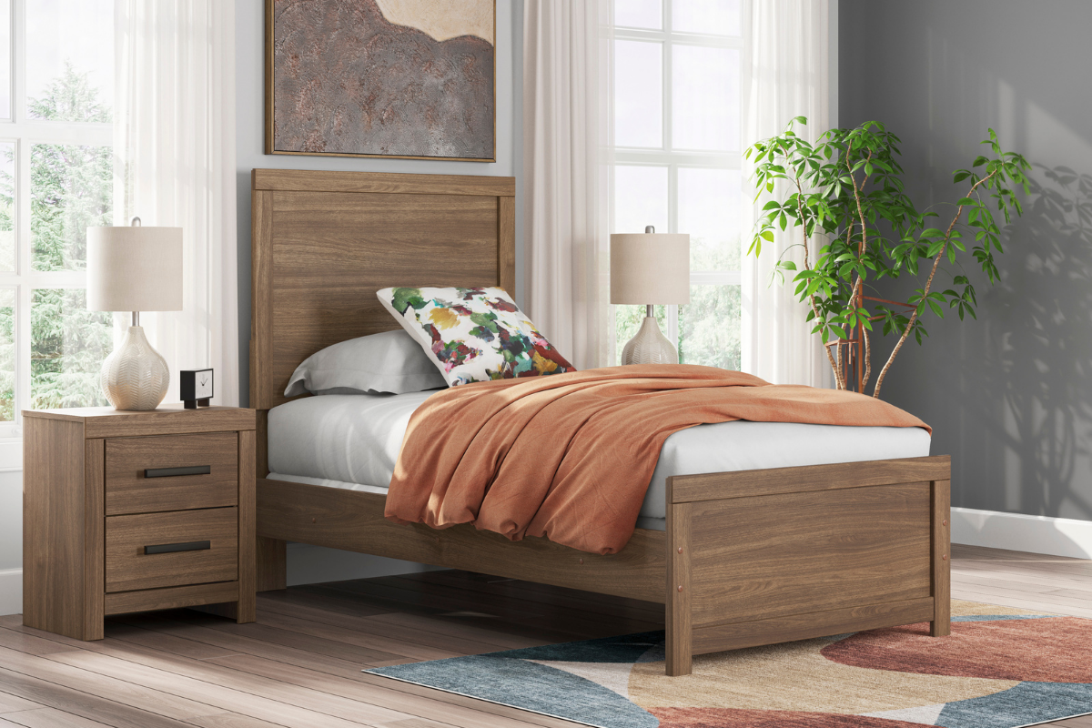 BROACHM44:Broachmyn Panel Bed, Styled