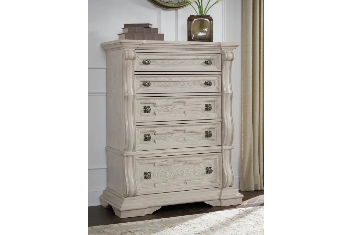 092875640:Bruchandi Chest, Styled