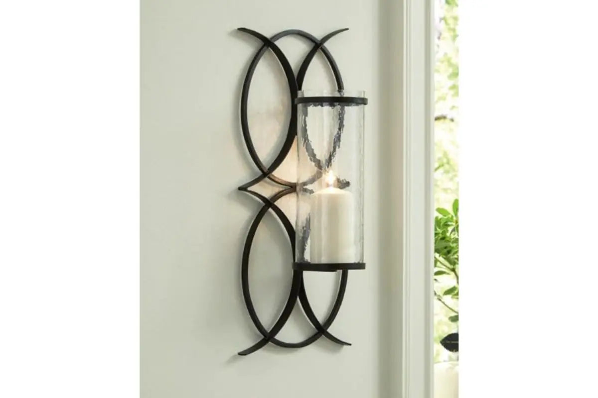 197676523:Bryndis Candleholder, Styled