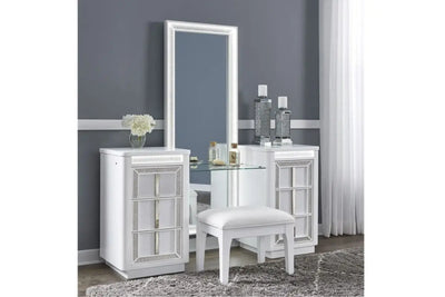 CHALANNA7:Chalanna Vanity & Mirror & Sto, Styled