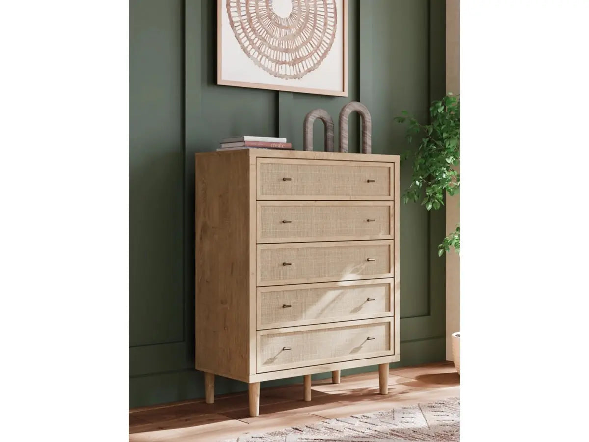 928739538:Cielden Chest, Styled