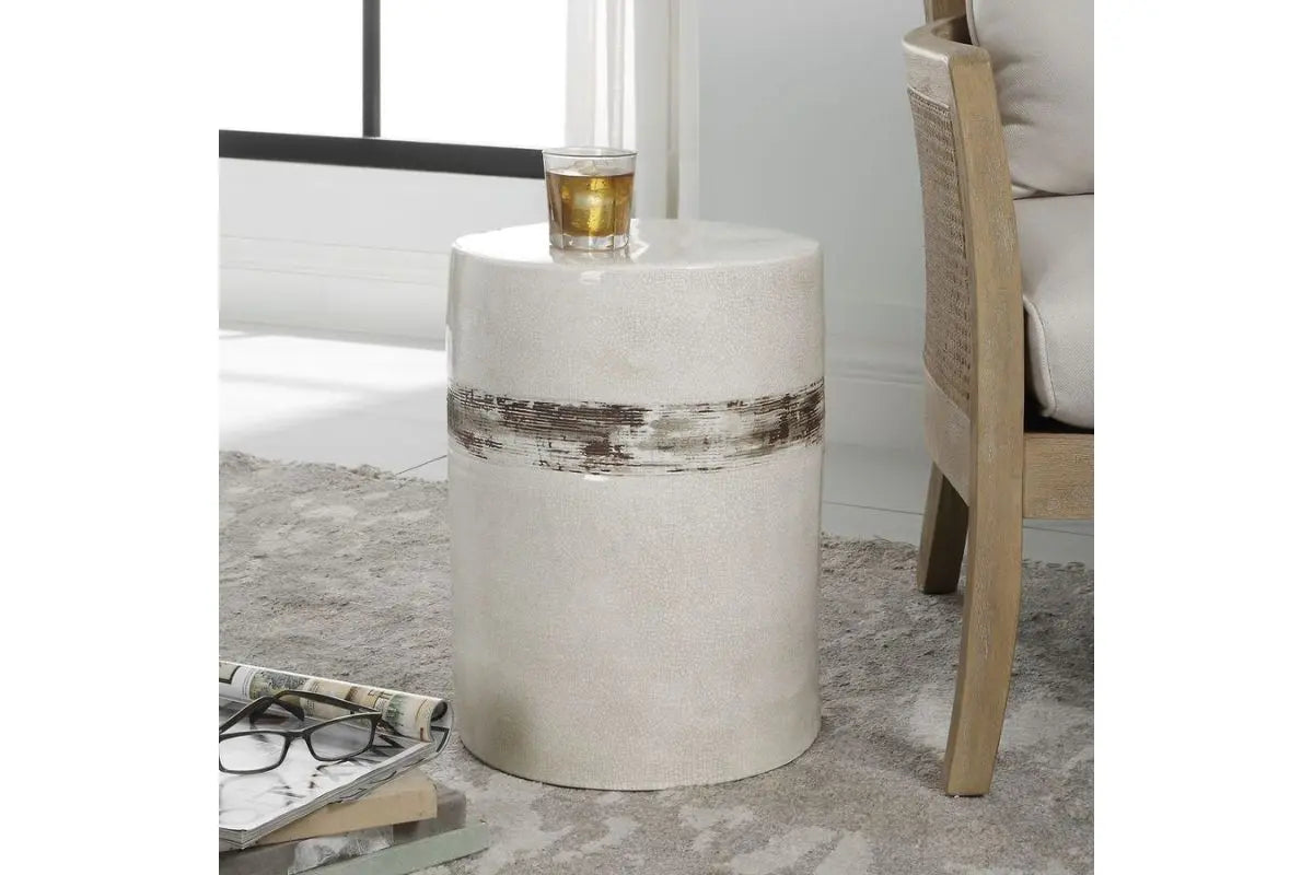 096606941:Comanche Outdoor Stool, Styled