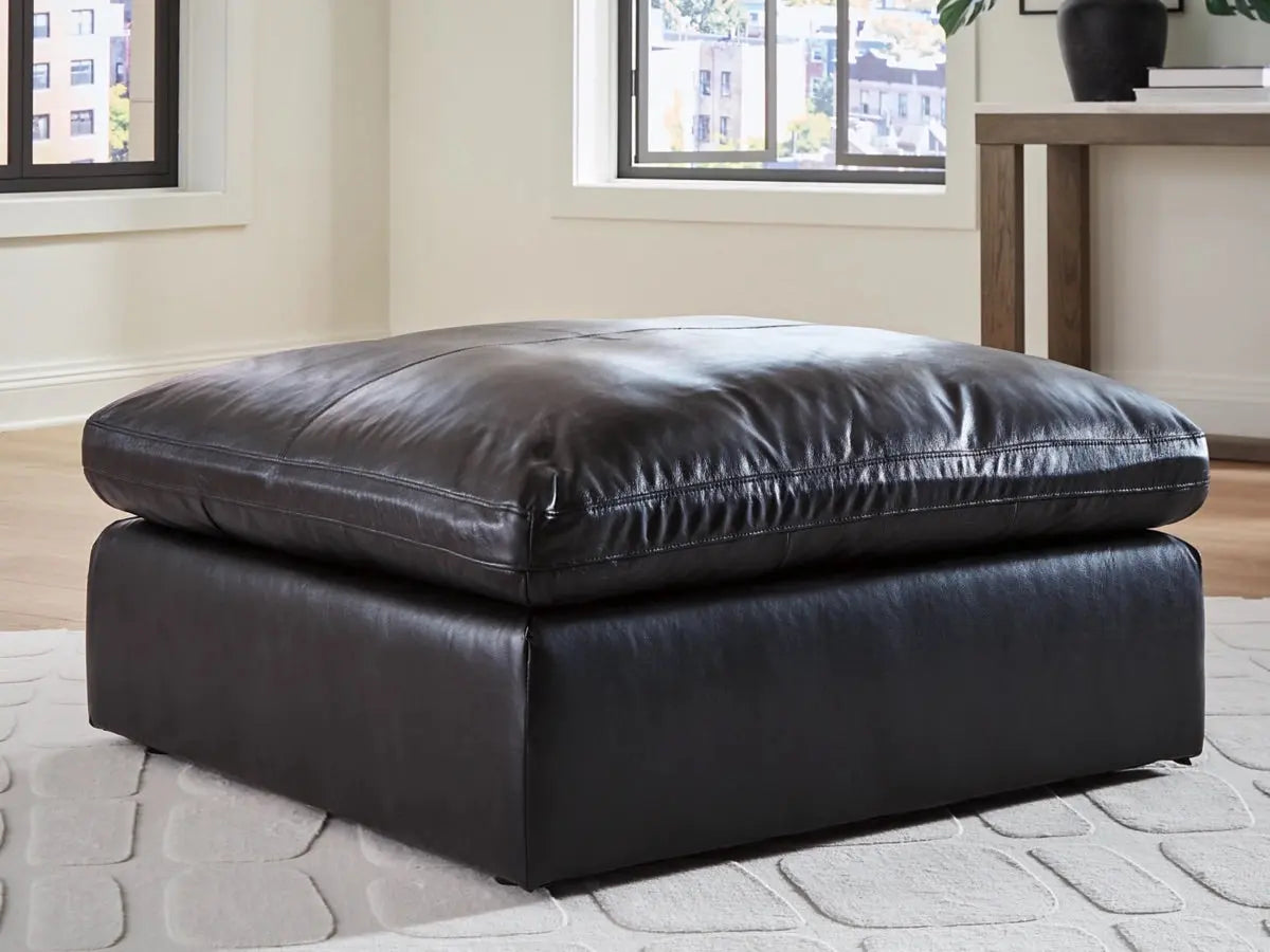 318994823:Emillia Ottoman, Styled