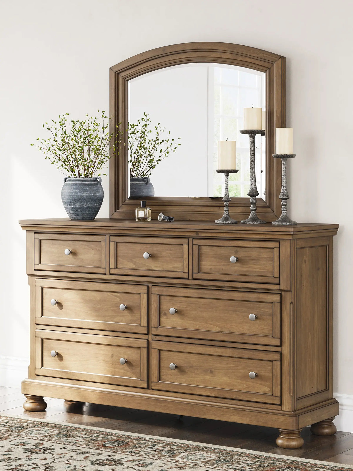 042246104:Feddinger Dresser,