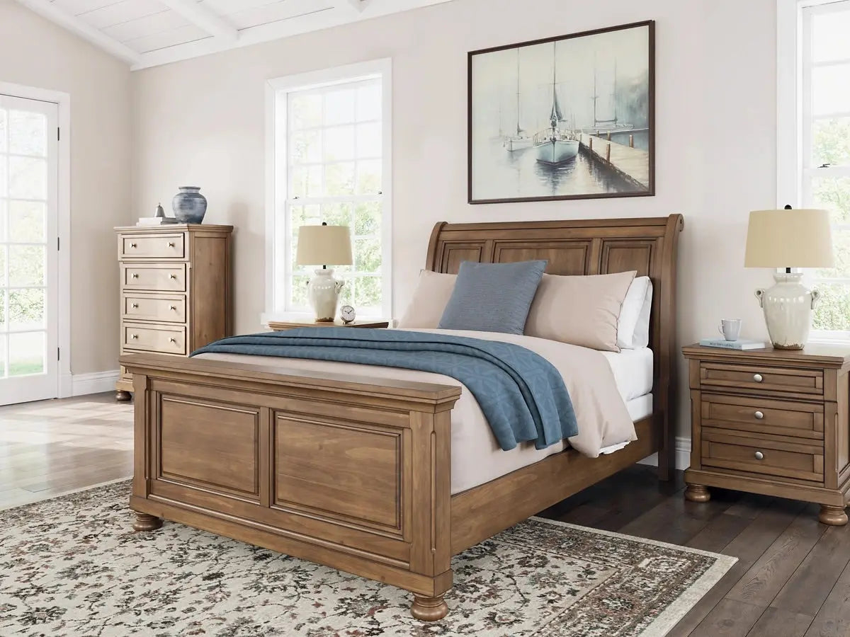 FEDDIN034:Feddinger Sleigh Bed, Styled