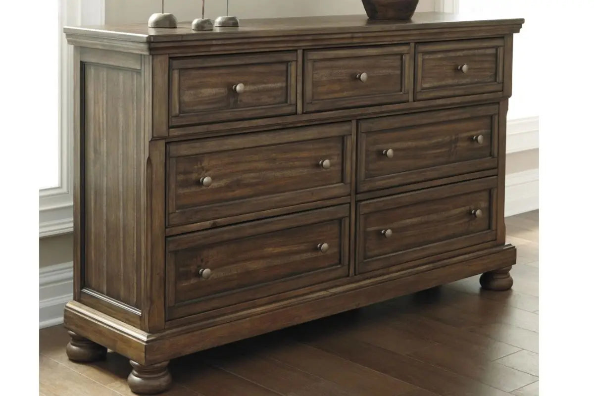 478045557:Flynnter Dresser, Styled