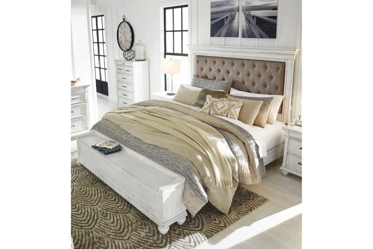 KANWYN052:Kanwyn Storage Bed, Styled