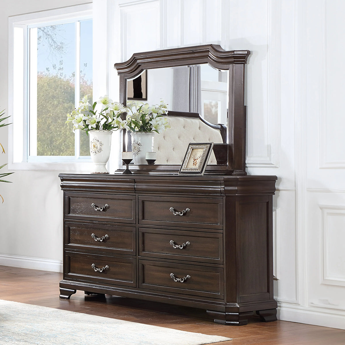 686281211:Lyndhurst Mirror, Styled