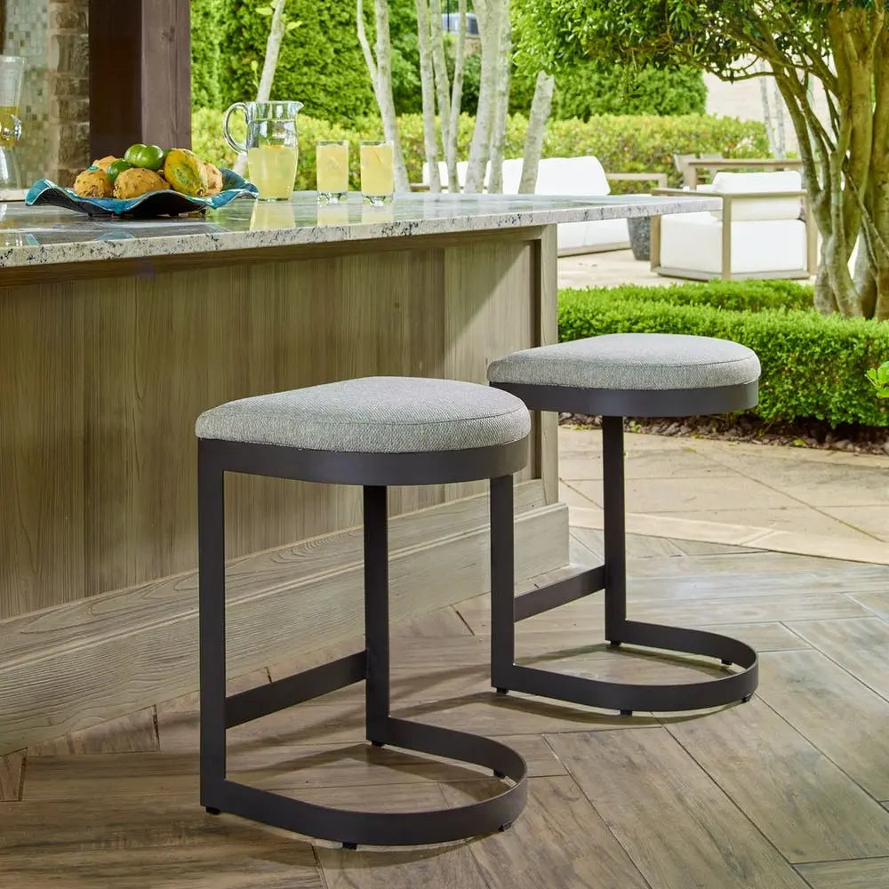 549975897:Maude Outdoor Counter Height S, Styled