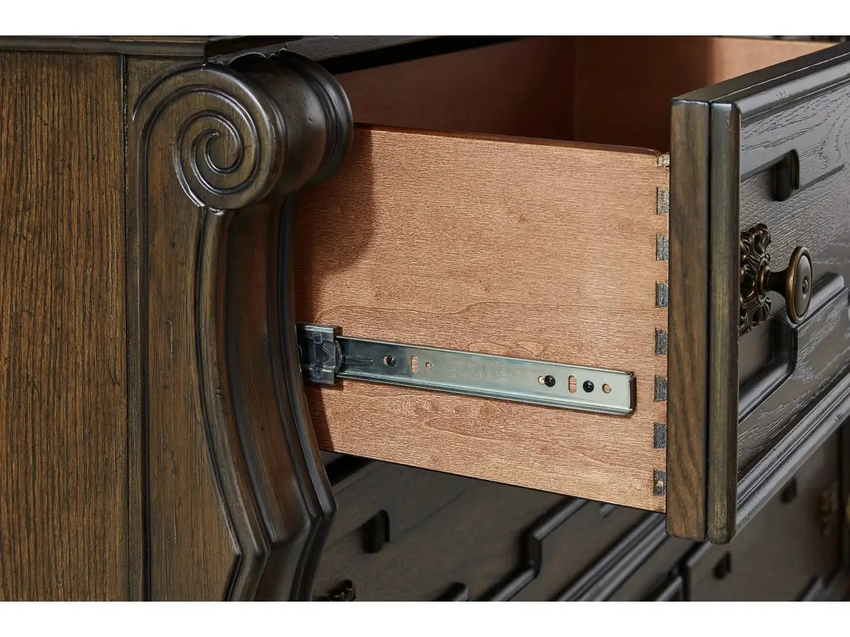 800460677:Maylee Chest,