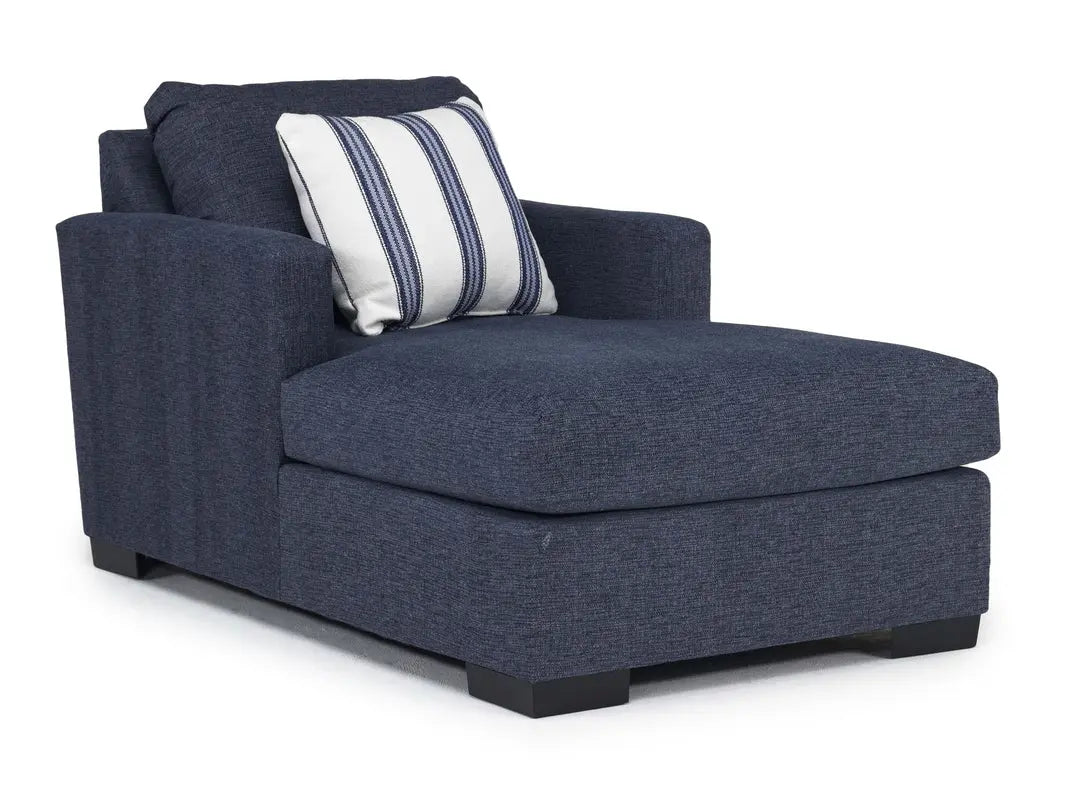613356160:Monica Chaise, Angle