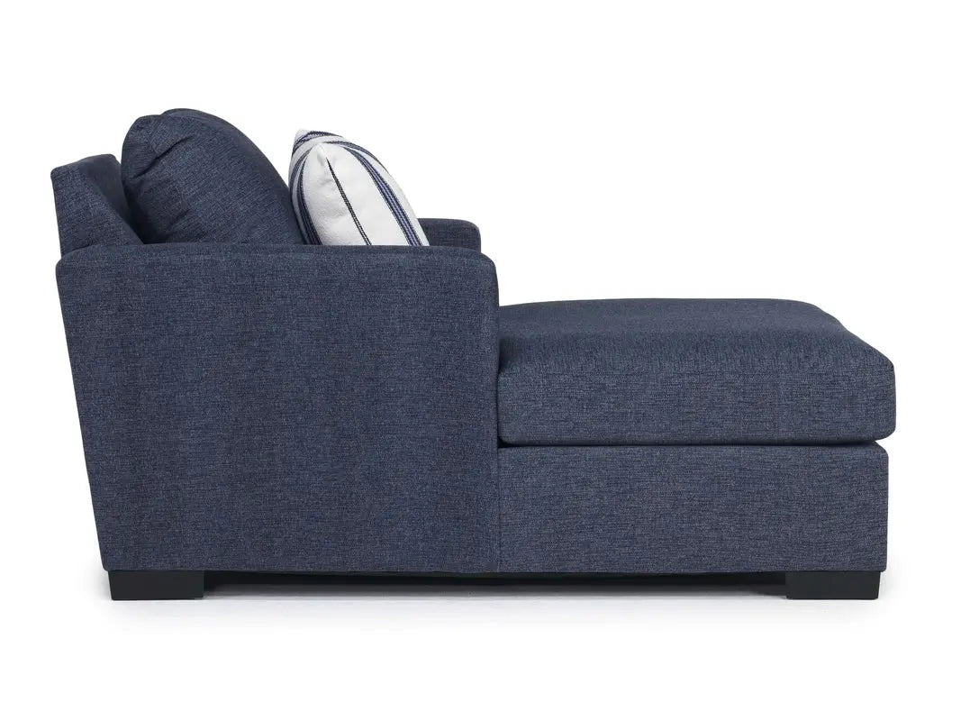 613356160:Monica Chaise, Side