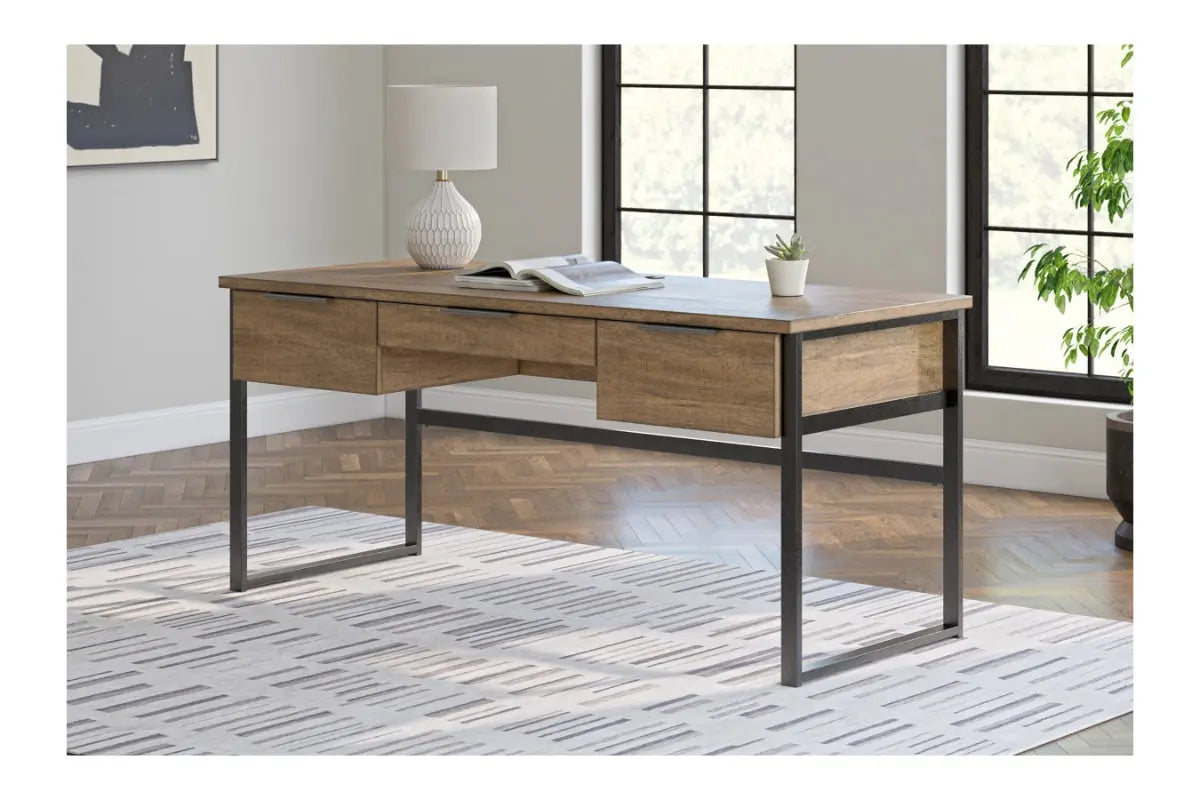 495542381:Montia Office Desk, Styled