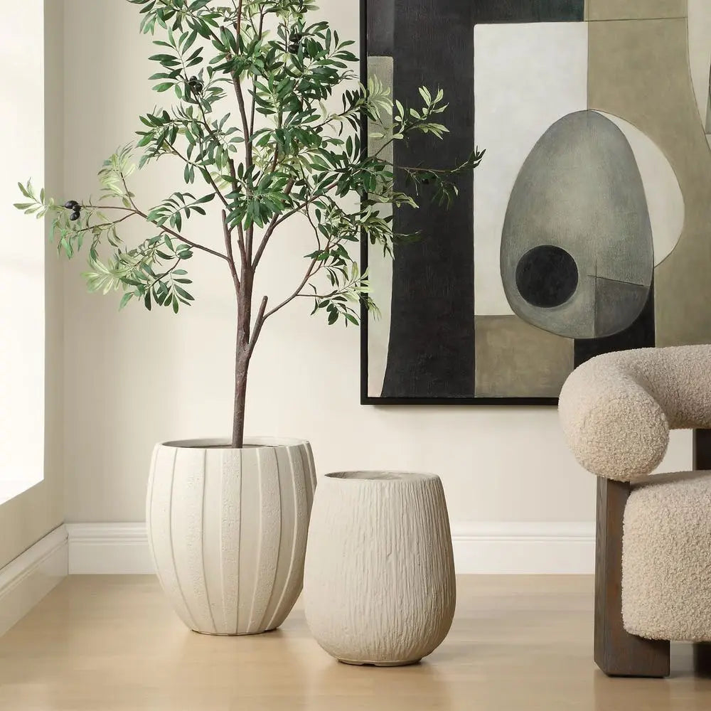 040107966:Ridgehaven Vase, Styled