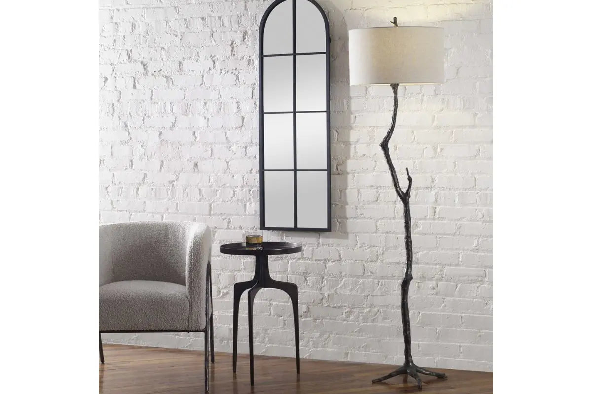 724383272:Spruce Lamp, Styled