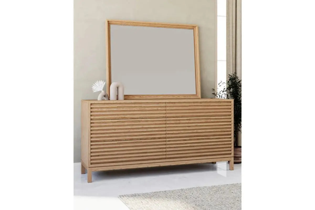 513604728:Tanner Mirror, Styled