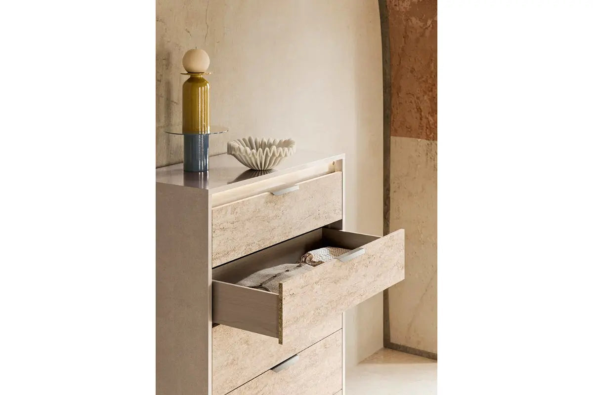 TULLIA101:Tullia Chest,