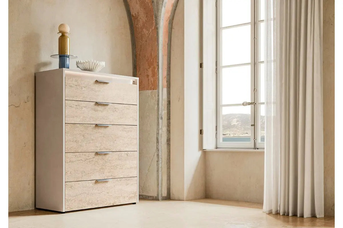 TULLIA101:Tullia Chest, Styled