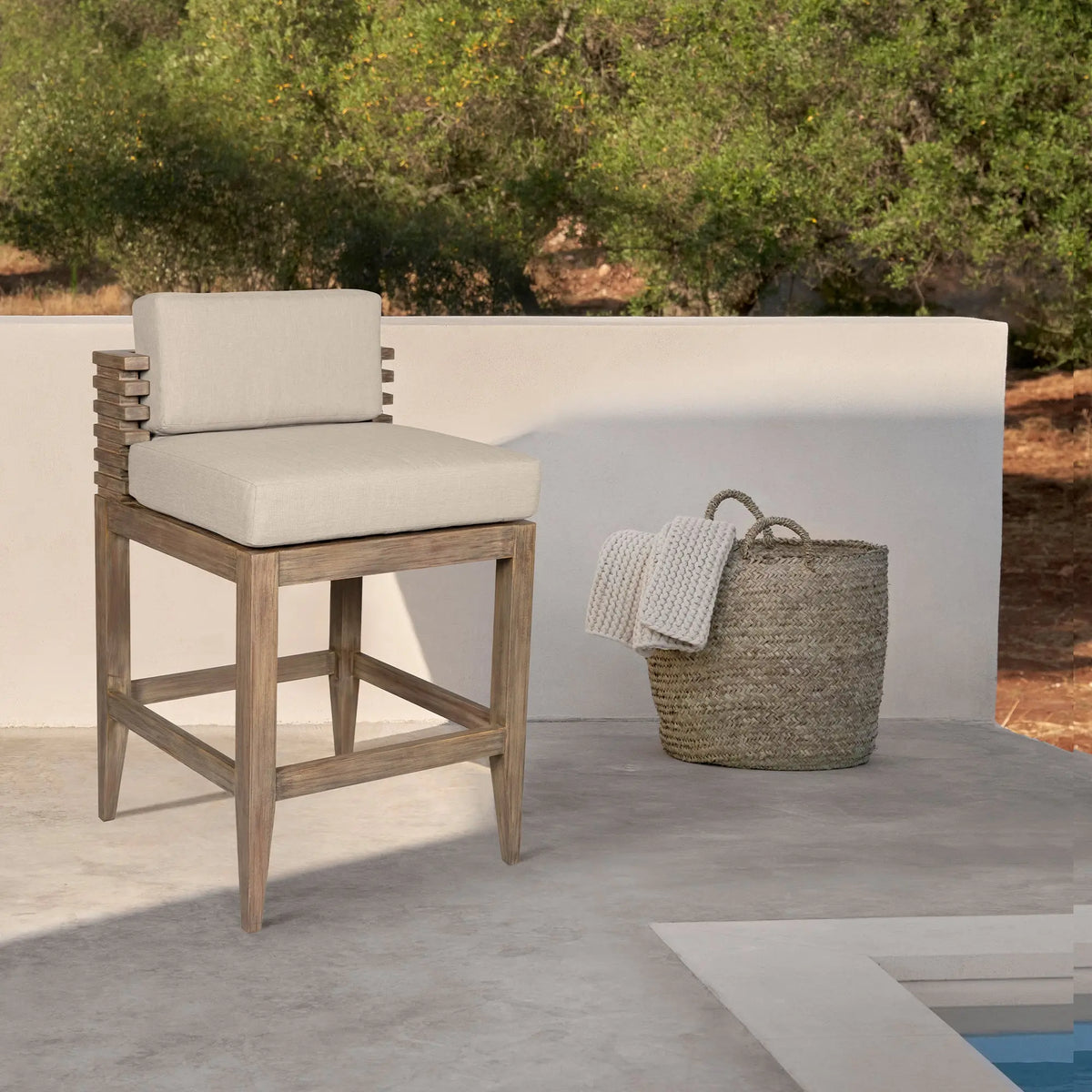 491469245:Vivid Outdoor Counter Height S, Styled