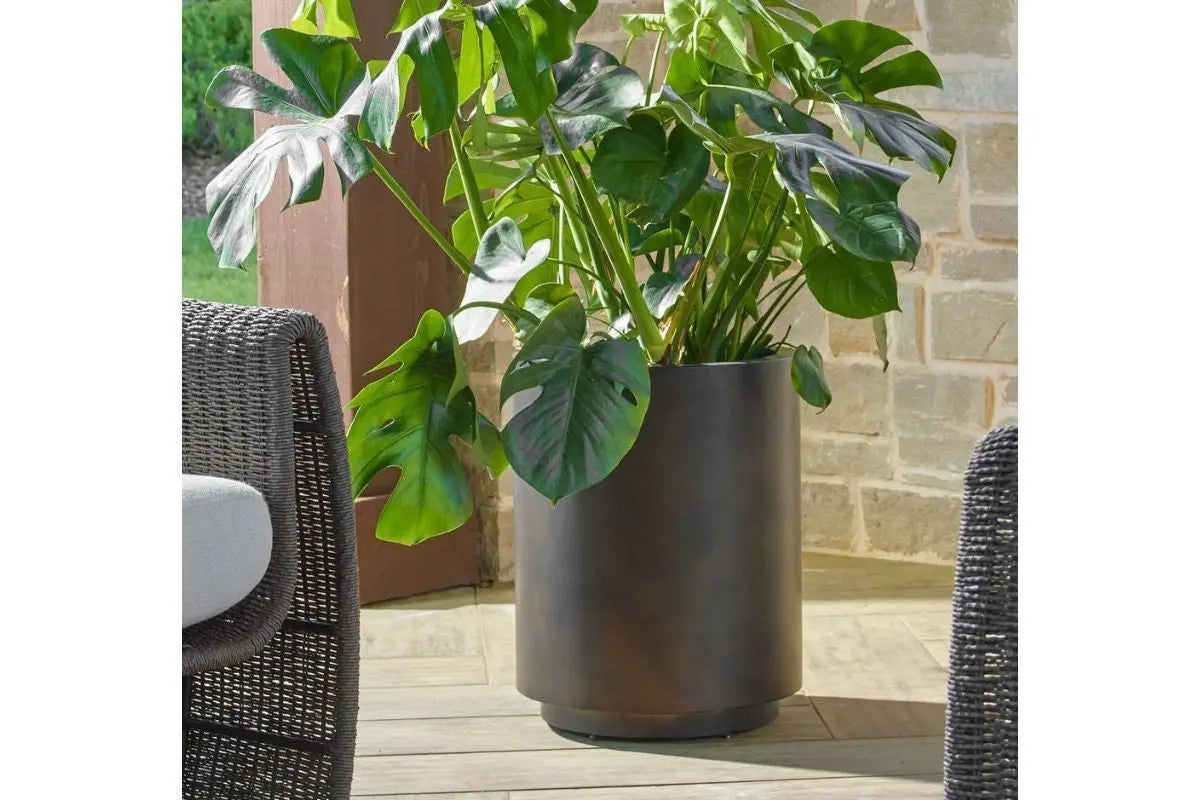 430612831:Volcan Vase, Styled