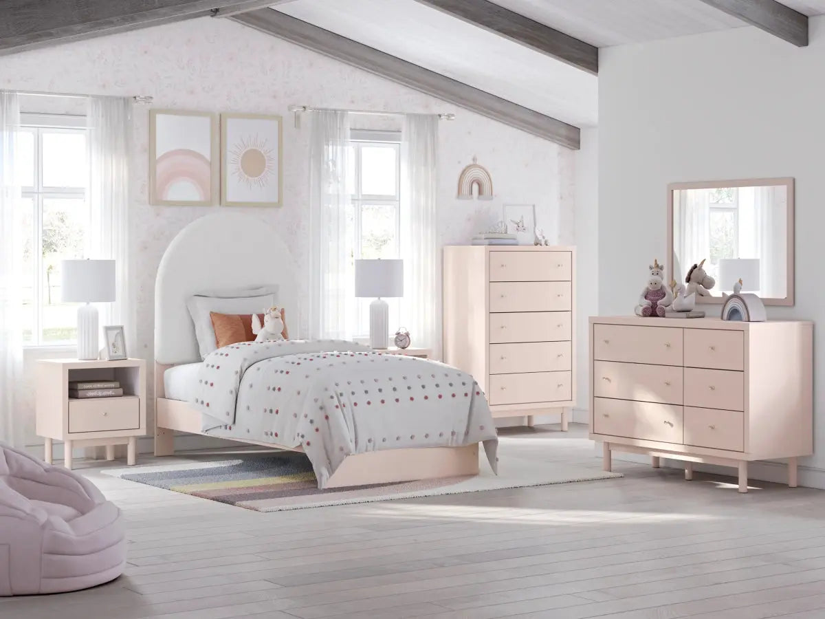 WISTENP32:Wistenpine Panel Bed & Dresser, Styled